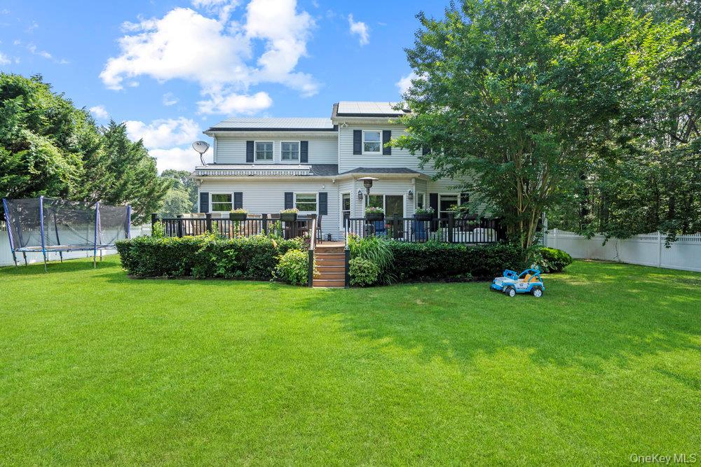 Single Family Victoria Court Suffolk County, NY 11769, MLS-1025608-40