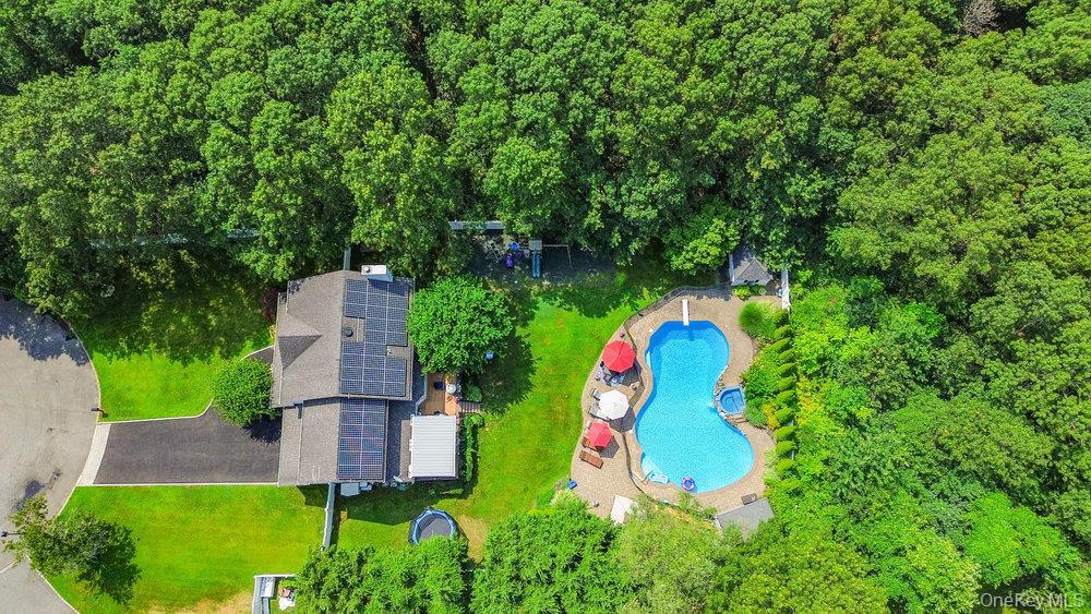 Single Family Victoria Court Suffolk County, NY 11769, MLS-1025608-47