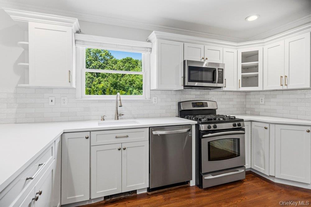 Single Family Victoria Court Suffolk County, NY 11769, MLS-1025608-5