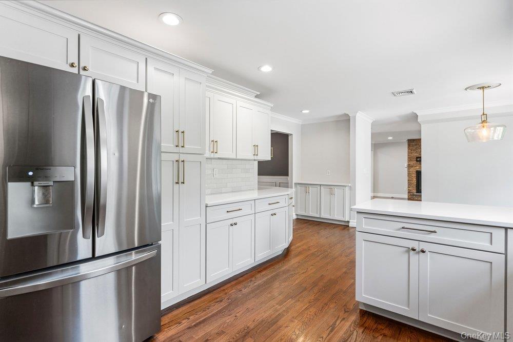 Single Family Victoria Court Suffolk County, NY 11769, MLS-1025608-7