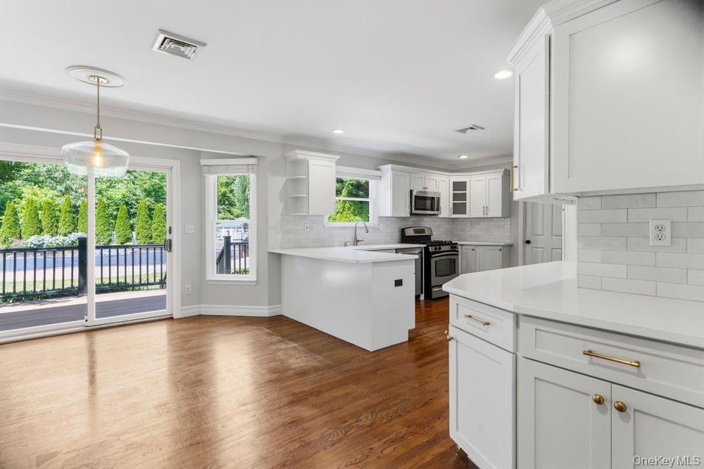Single Family Victoria Court Suffolk County, NY 11769, MLS-1025608-9