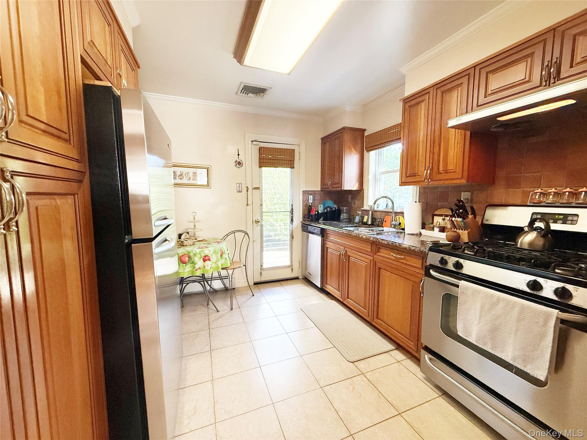 Single Family E Chester Street Nassau County, NY 11580, MLS-1025631-7