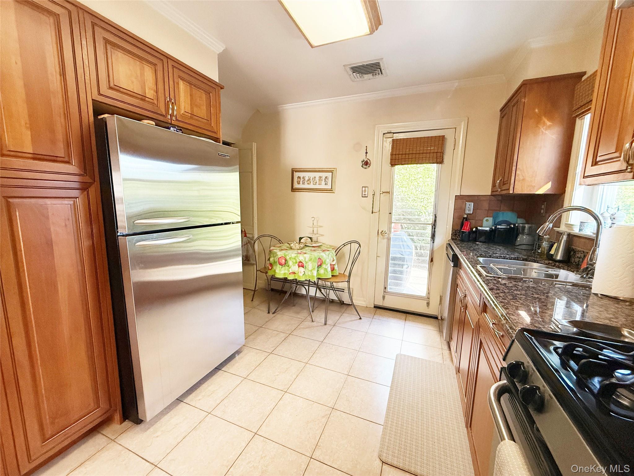 Single Family E Chester Street Nassau County, NY 11580, MLS-1025631-8