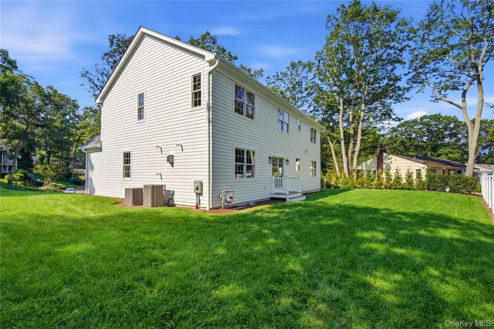 Single Family Glen Way Suffolk County, NY 11724, MLS-1025670-29