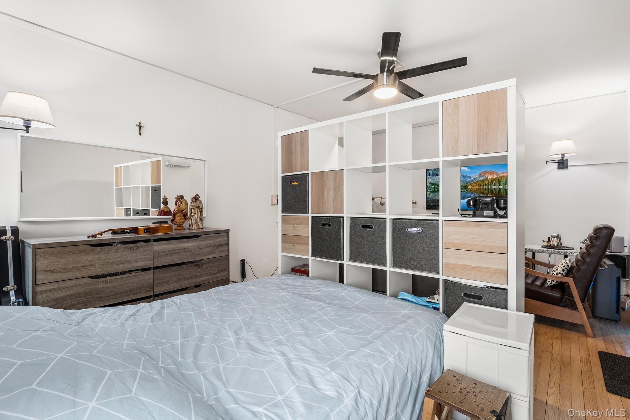 Coop Bank Street Manhattan, NY 10014, MLS-1025765-17