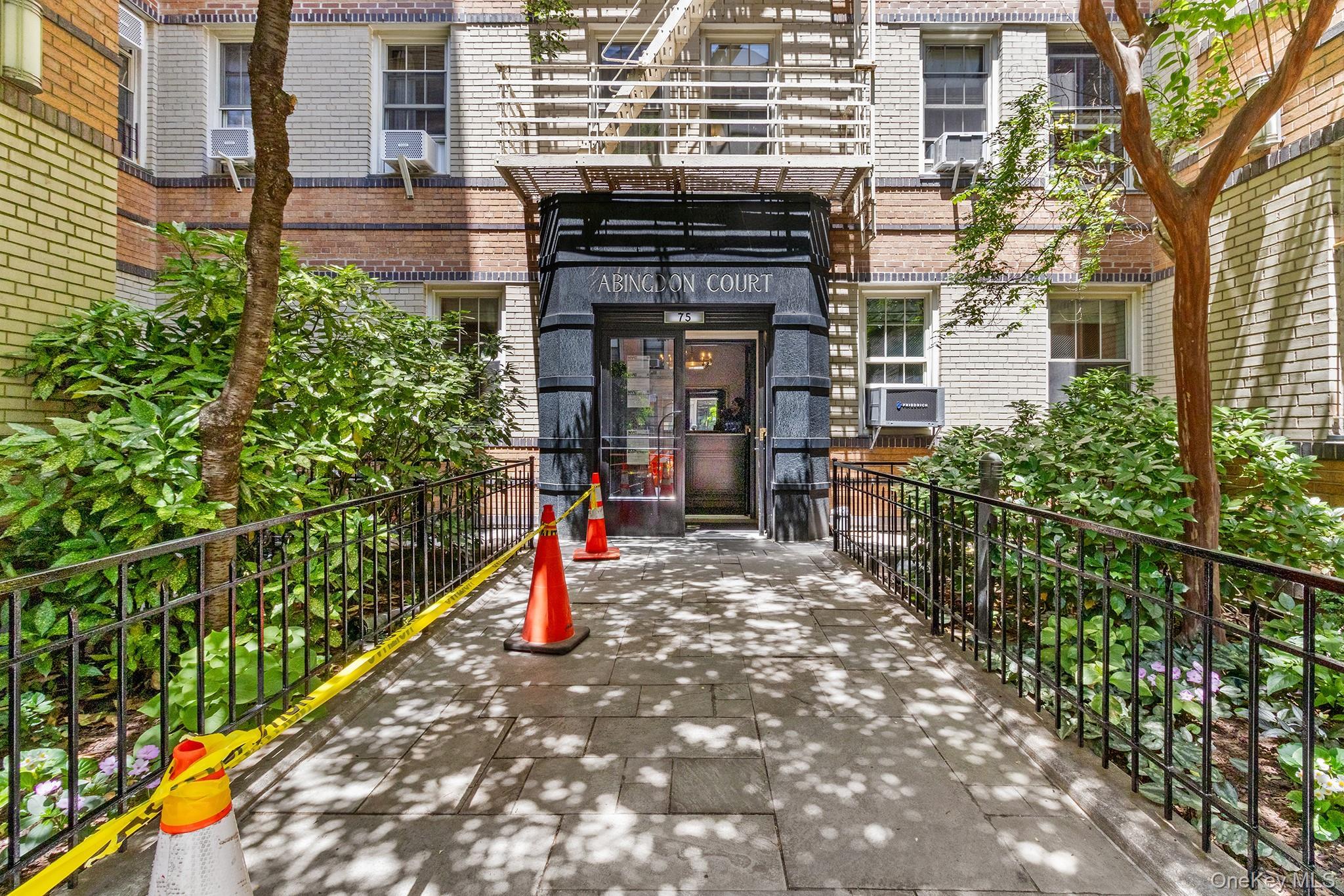 Coop Bank Street Manhattan, NY 10014, MLS-1025765-2