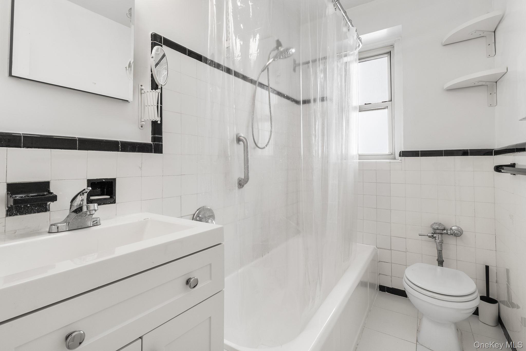 Coop Bank Street  Manhattan, NY 10014, MLS-1025765-21