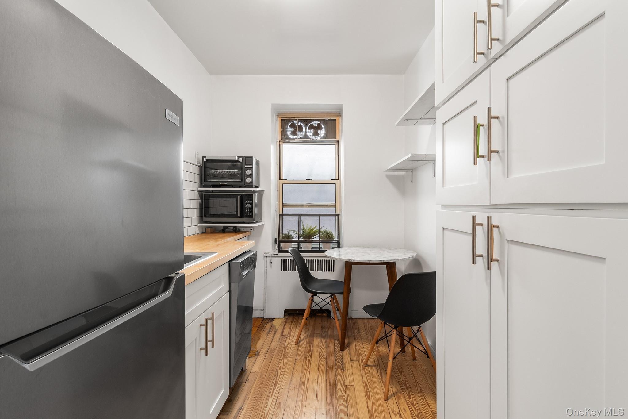 Coop Bank Street Manhattan, NY 10014, MLS-1025765-6