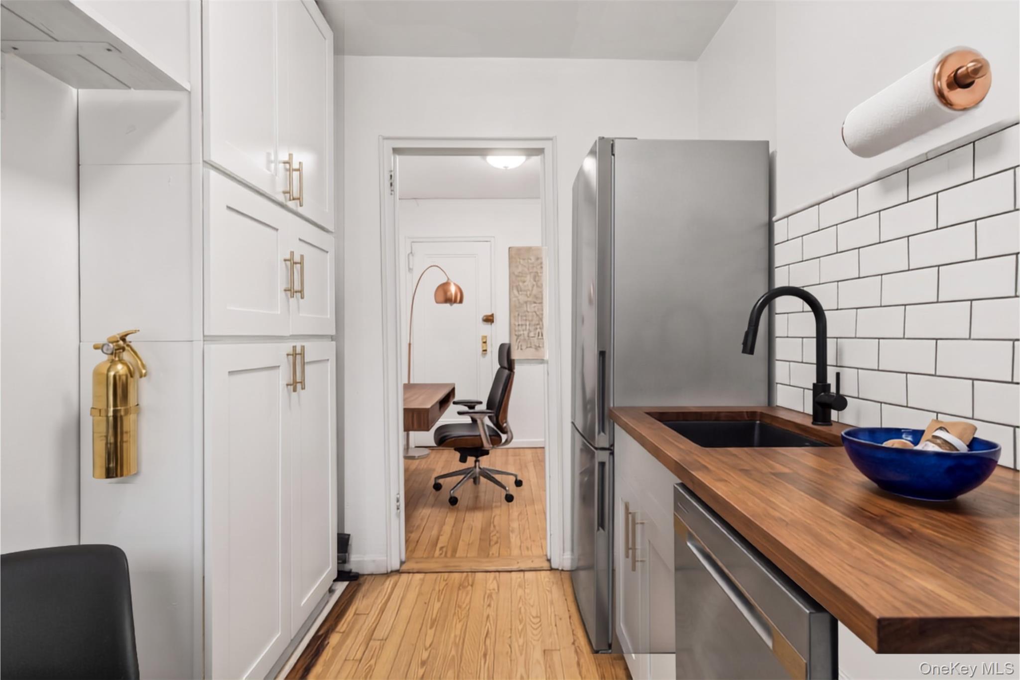 Coop Bank Street Manhattan, NY 10014, MLS-1025765-8