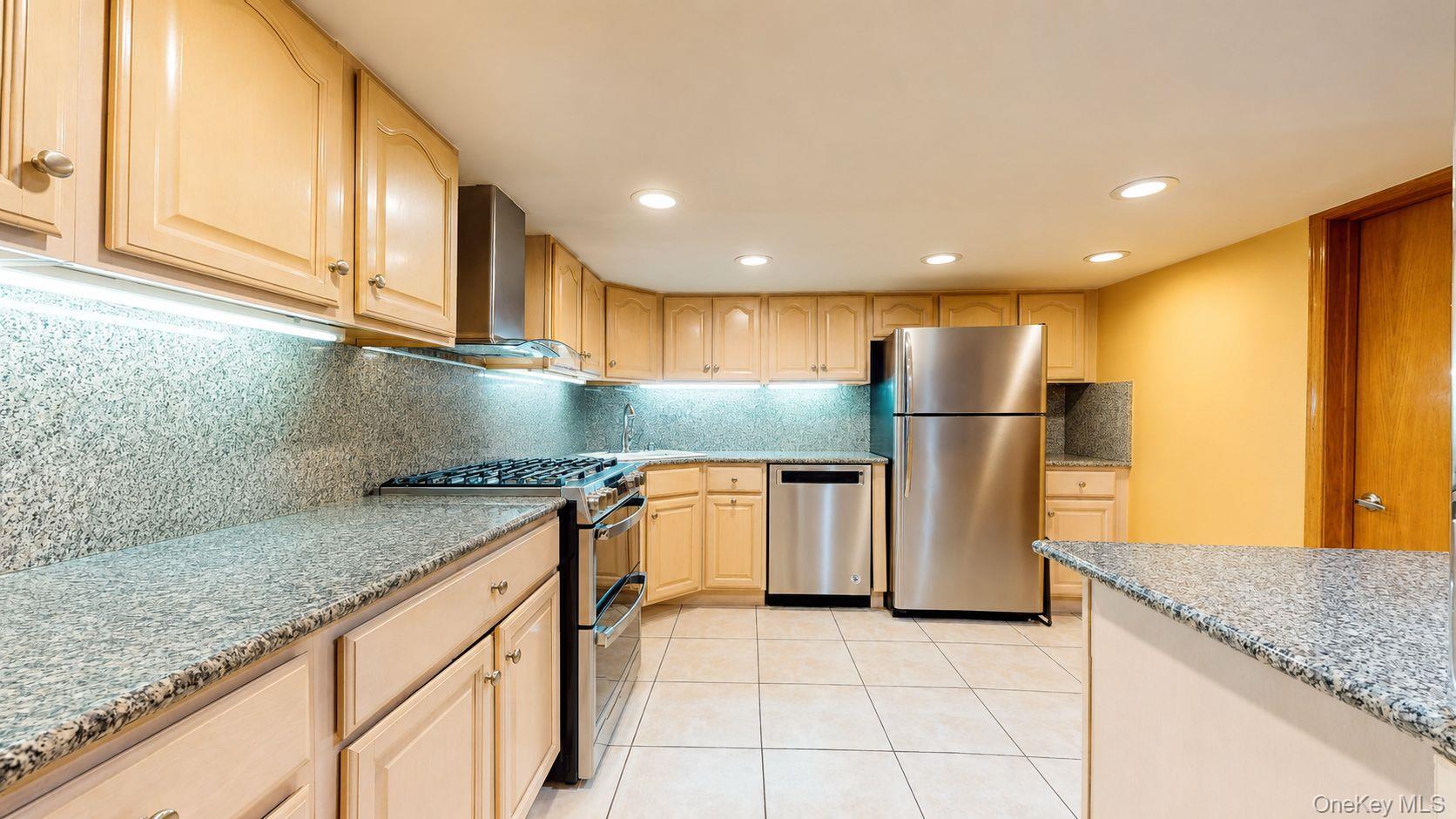Single Family 9th Avenue Queens, NY 11357, MLS-1025893-37