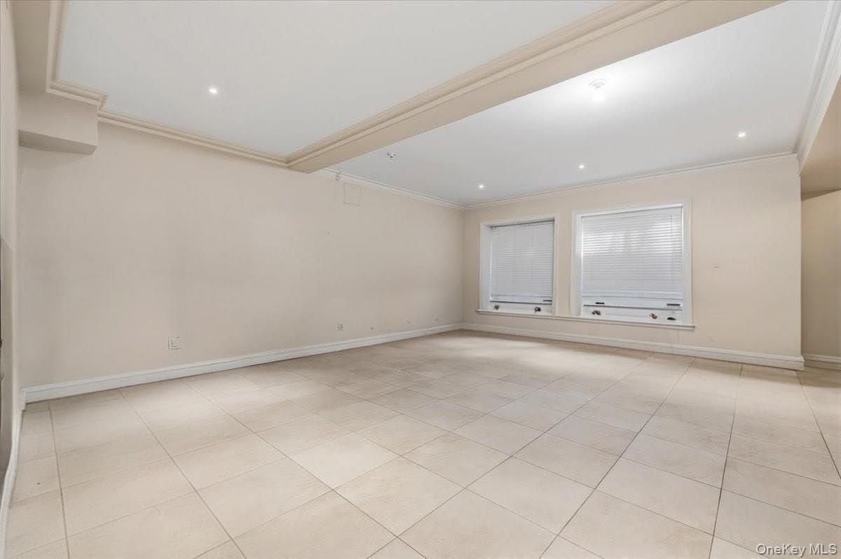 Single Family Sutton Place  Nassau County, NY 11559, MLS-1025922-34