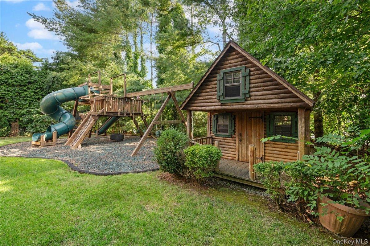 Single Family Sutton Place  Nassau County, NY 11559, MLS-1025922-42