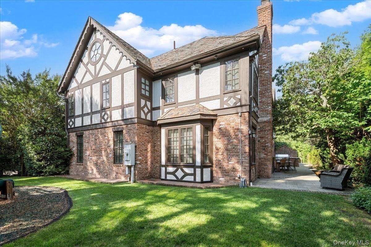 Single Family Sutton Place  Nassau County, NY 11559, MLS-1025922-44