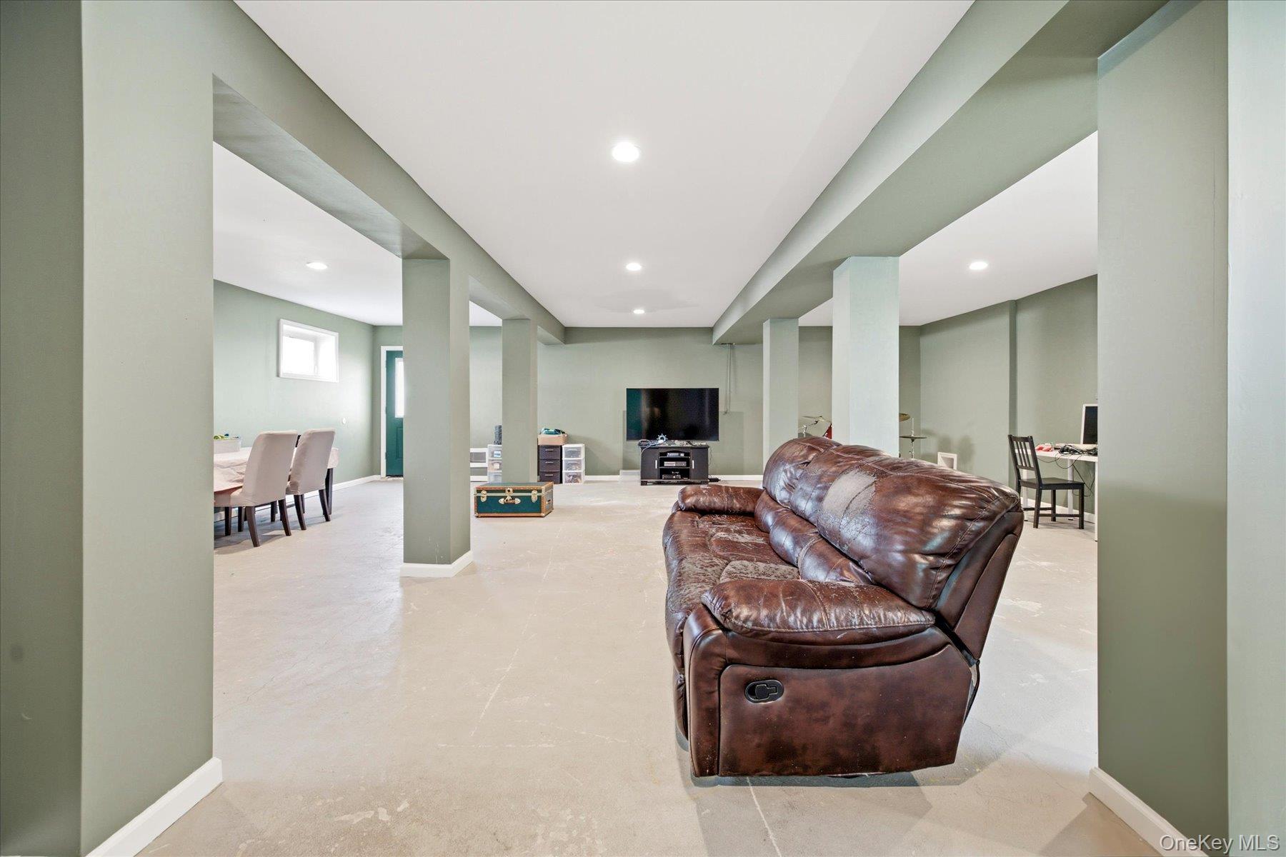 Single Family Radcliffe Road Nassau County, NY 11558, MLS-1025949-17