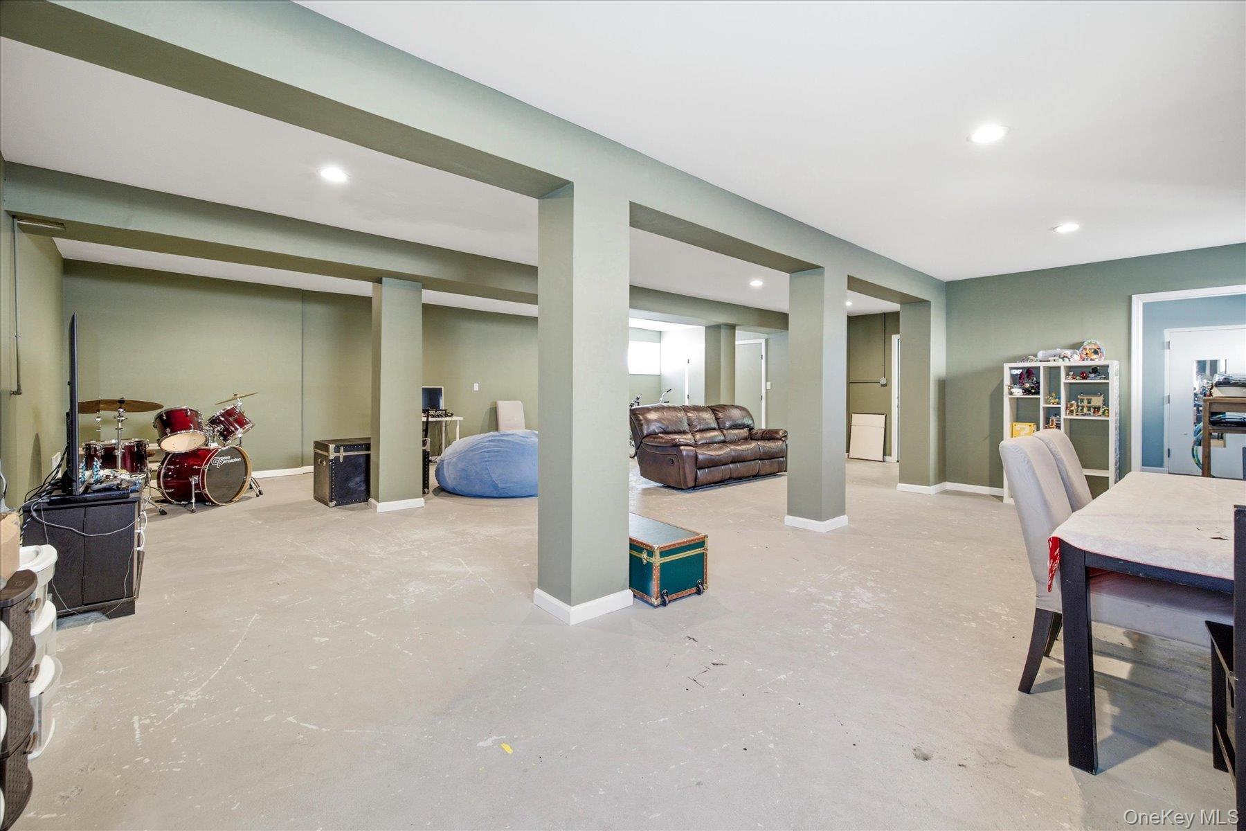 Single Family Radcliffe Road Nassau County, NY 11558, MLS-1025949-18