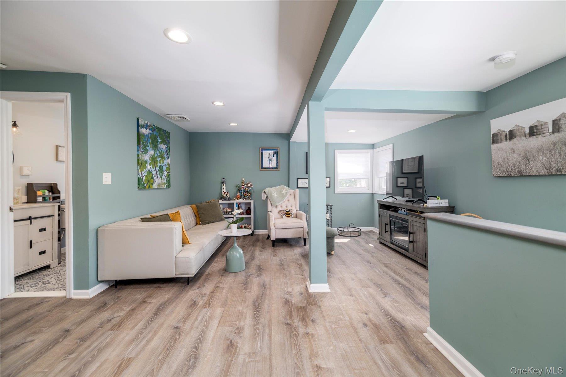 Single Family Radcliffe Road Nassau County, NY 11558, MLS-1025949-5