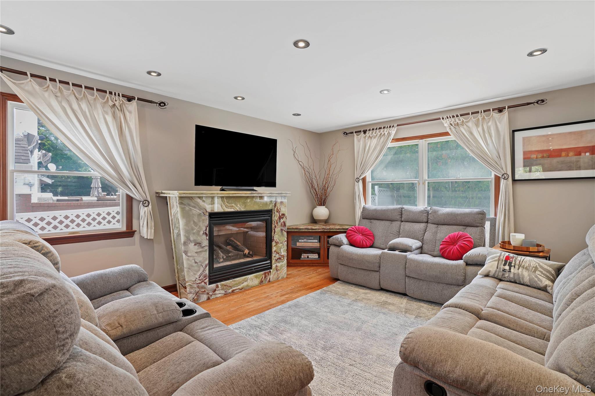Single Family Ardsley Street Staten Island, NY 10306, MLS-1026004-11