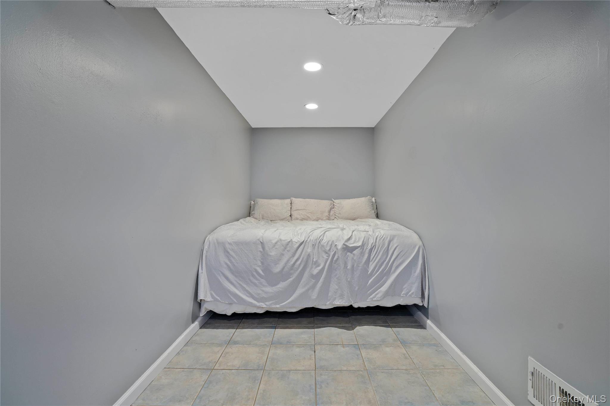 Single Family Ardsley Street Staten Island, NY 10306, MLS-1026004-25