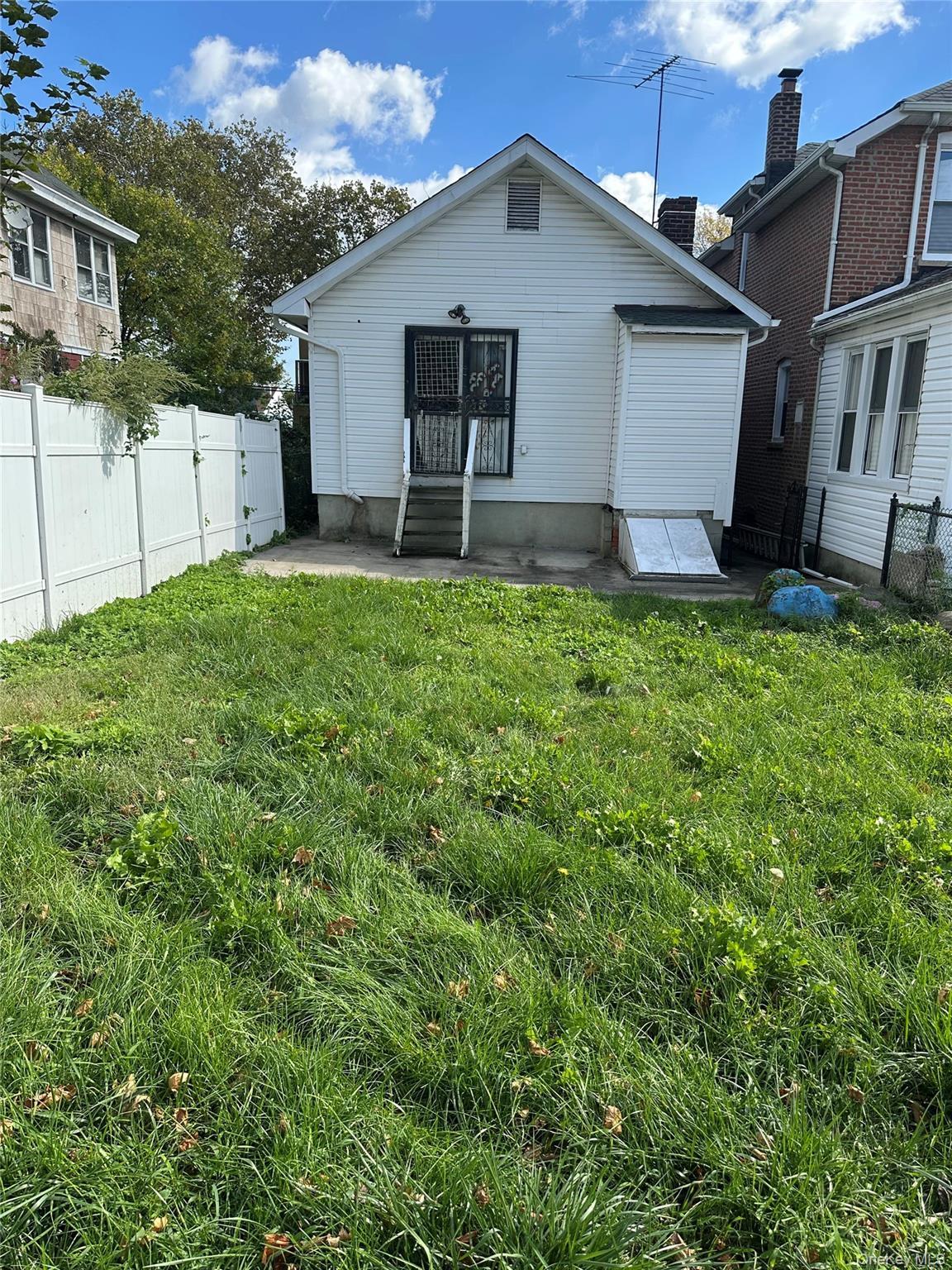Single Family Gillespie Avenue  Bronx, NY 10461, MLS-1026036-11