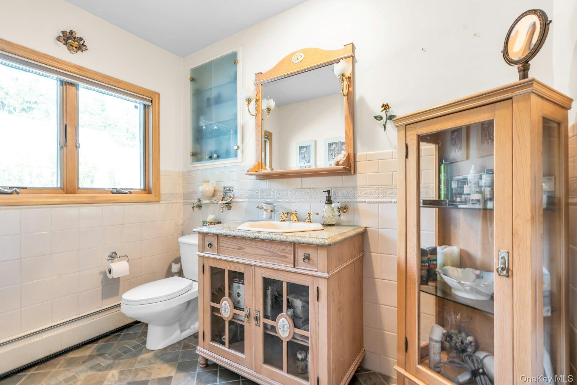 Single Family Regent Place  Nassau County, NY 11576, MLS-1026041-24