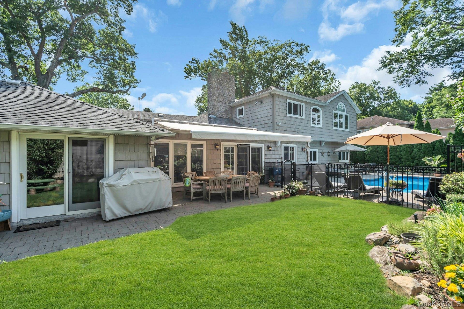 Single Family Regent Place  Nassau County, NY 11576, MLS-1026041-36
