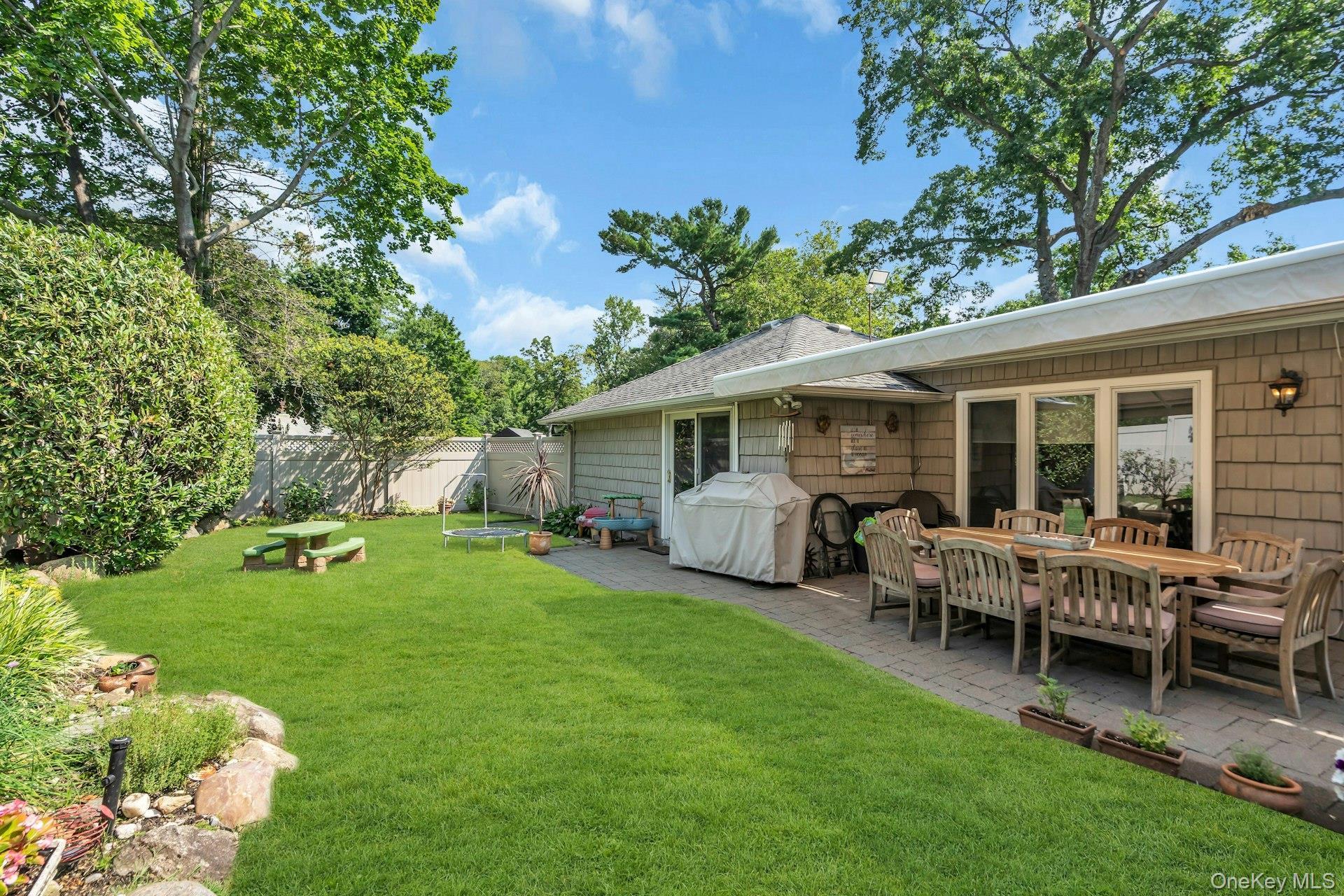 Single Family Regent Place  Nassau County, NY 11576, MLS-1026041-37