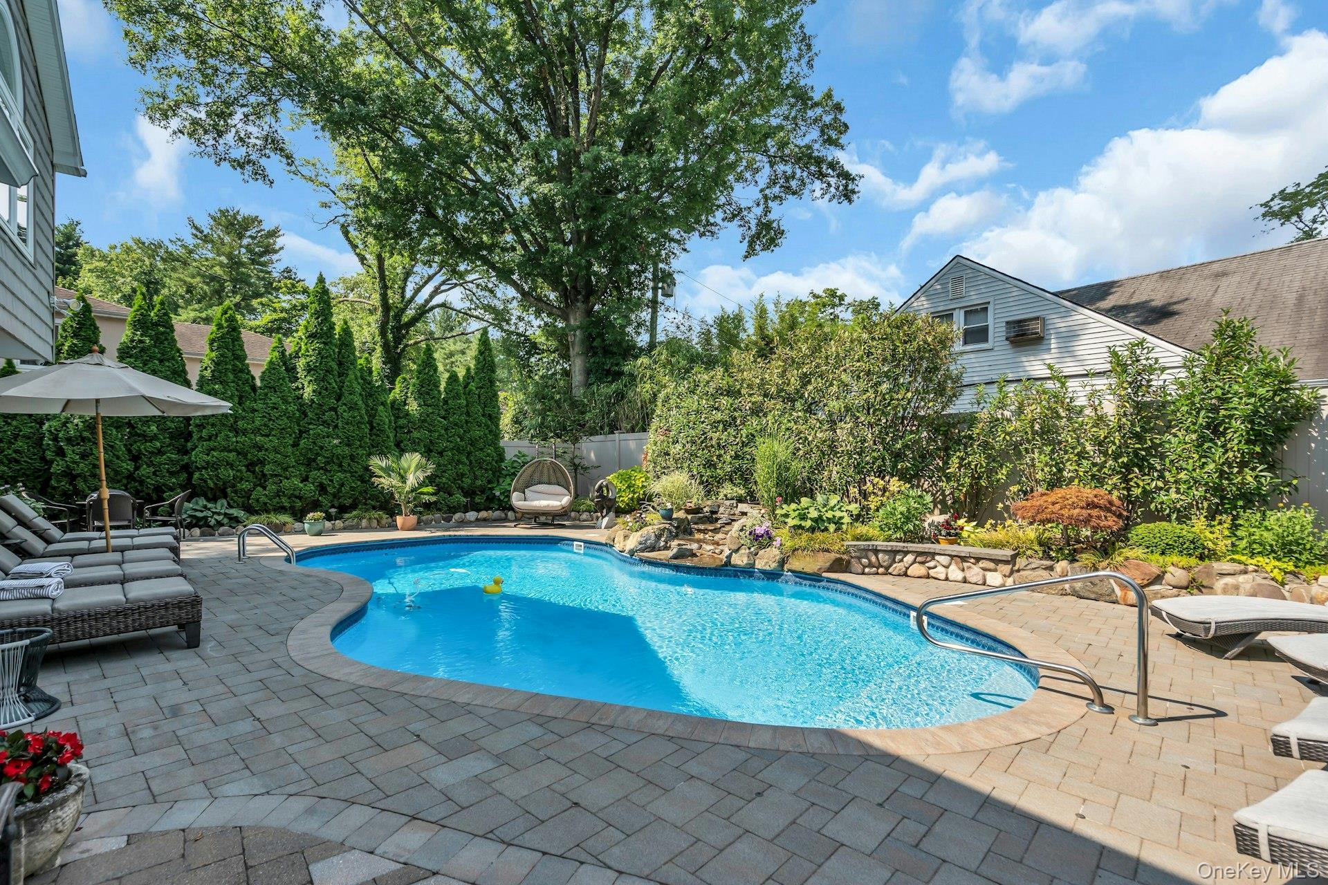 Single Family Regent Place  Nassau County, NY 11576, MLS-1026041-38