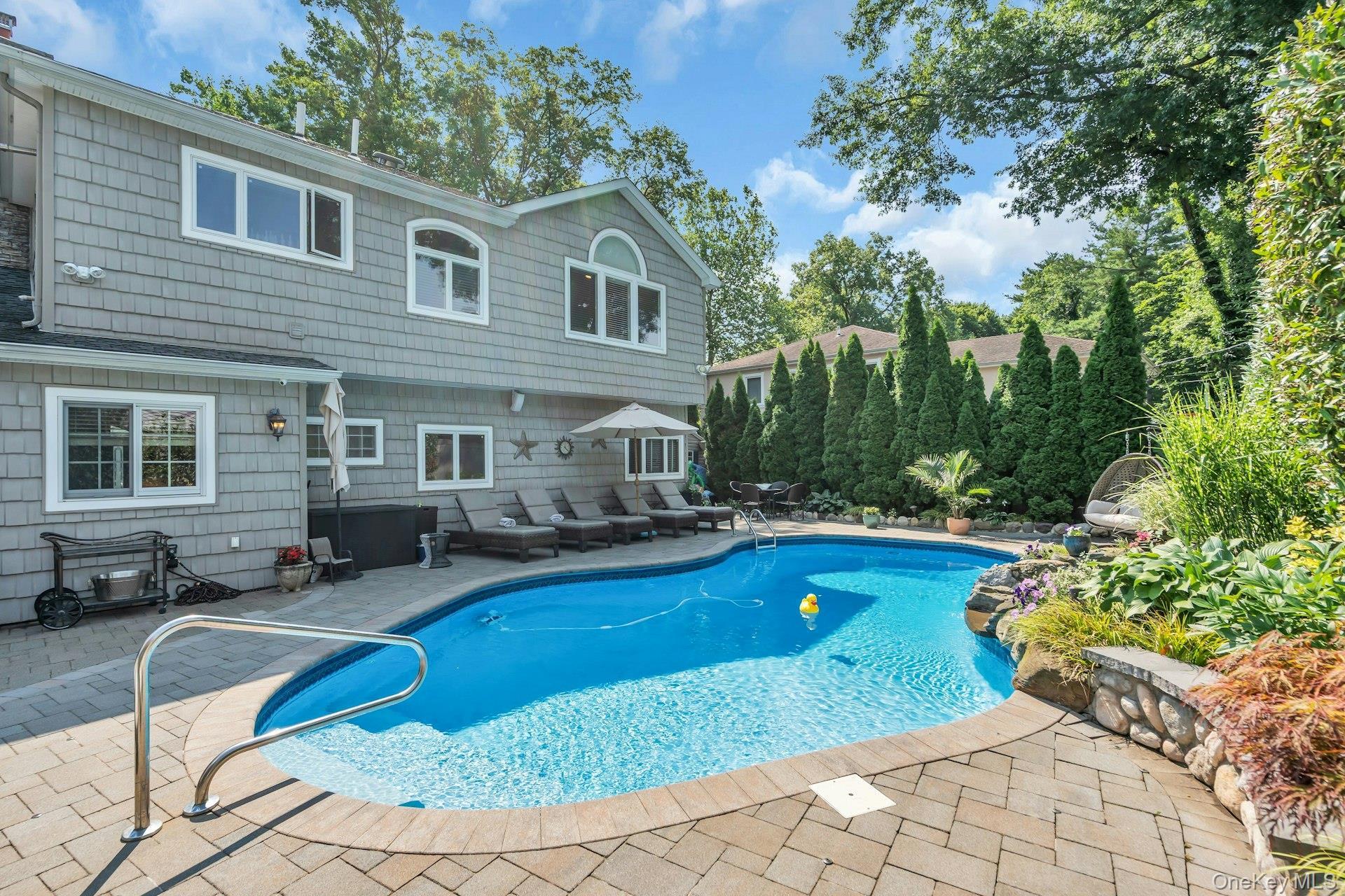 Single Family Regent Place  Nassau County, NY 11576, MLS-1026041-40