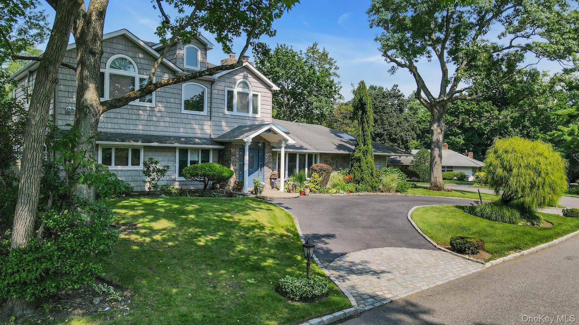 Single Family Regent Place  Nassau County, NY 11576, MLS-1026041-46