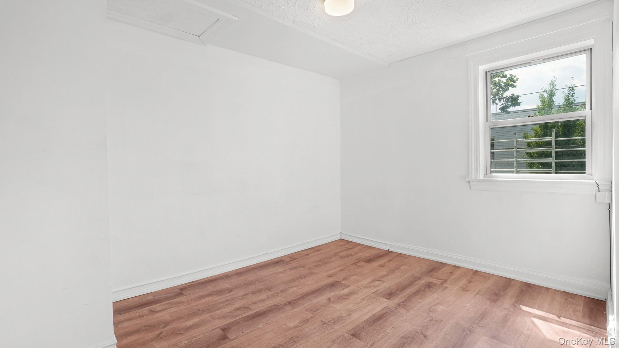 Single Family Duncan Street  Bronx, NY 10469, MLS-1026047-10