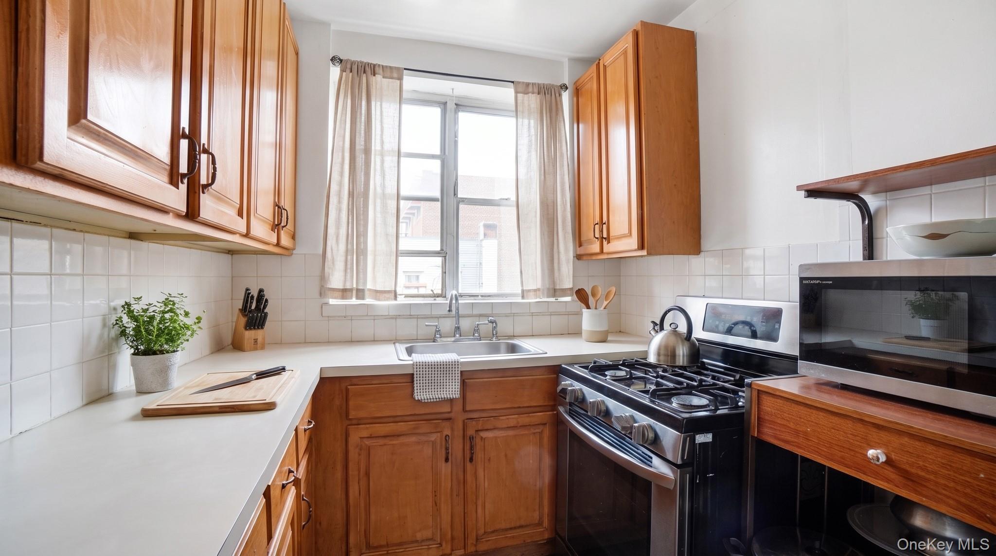 Single Family Duncan Street  Bronx, NY 10469, MLS-1026047-15