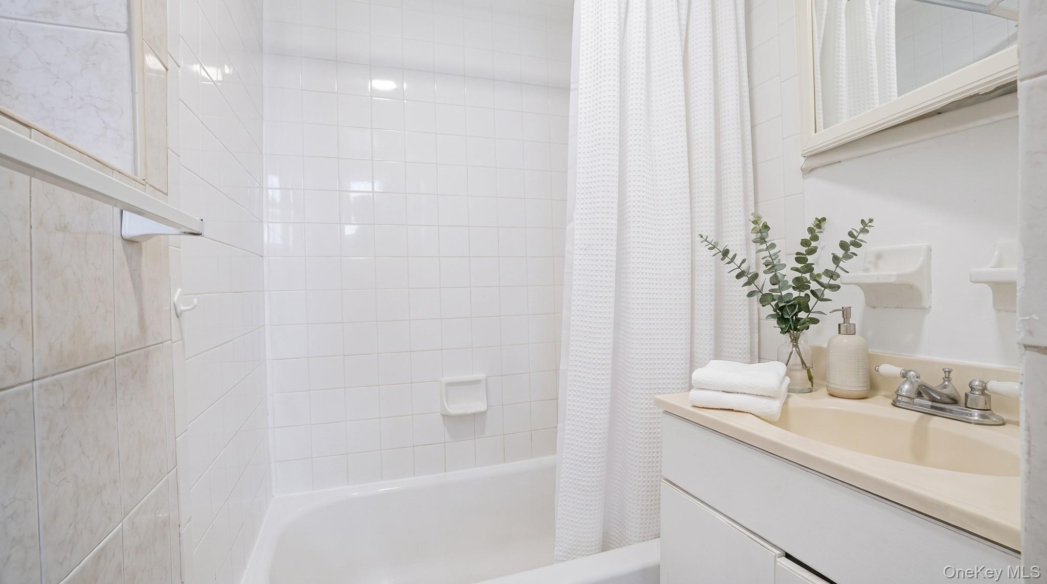 Single Family Duncan Street  Bronx, NY 10469, MLS-1026047-25