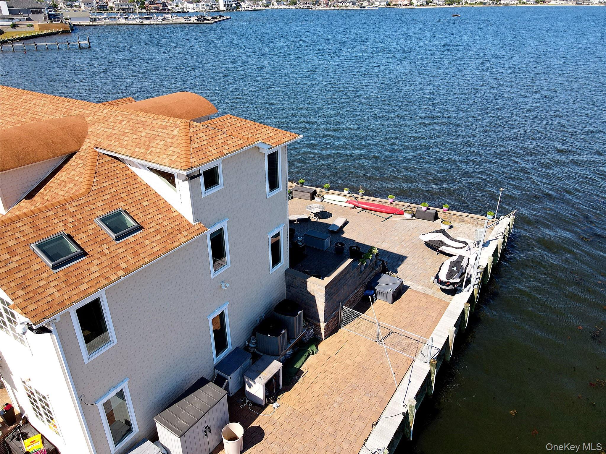 Single Family Yacht Club Road  Suffolk County, NY 11702, MLS-1026094-4