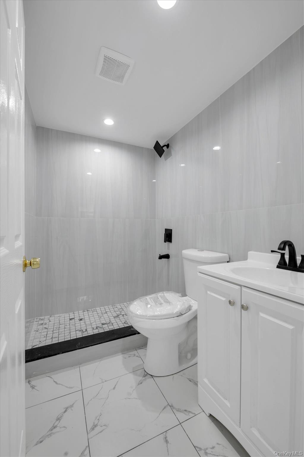 Single Family 234th Street Queens, NY 11422, MLS-1026102-19