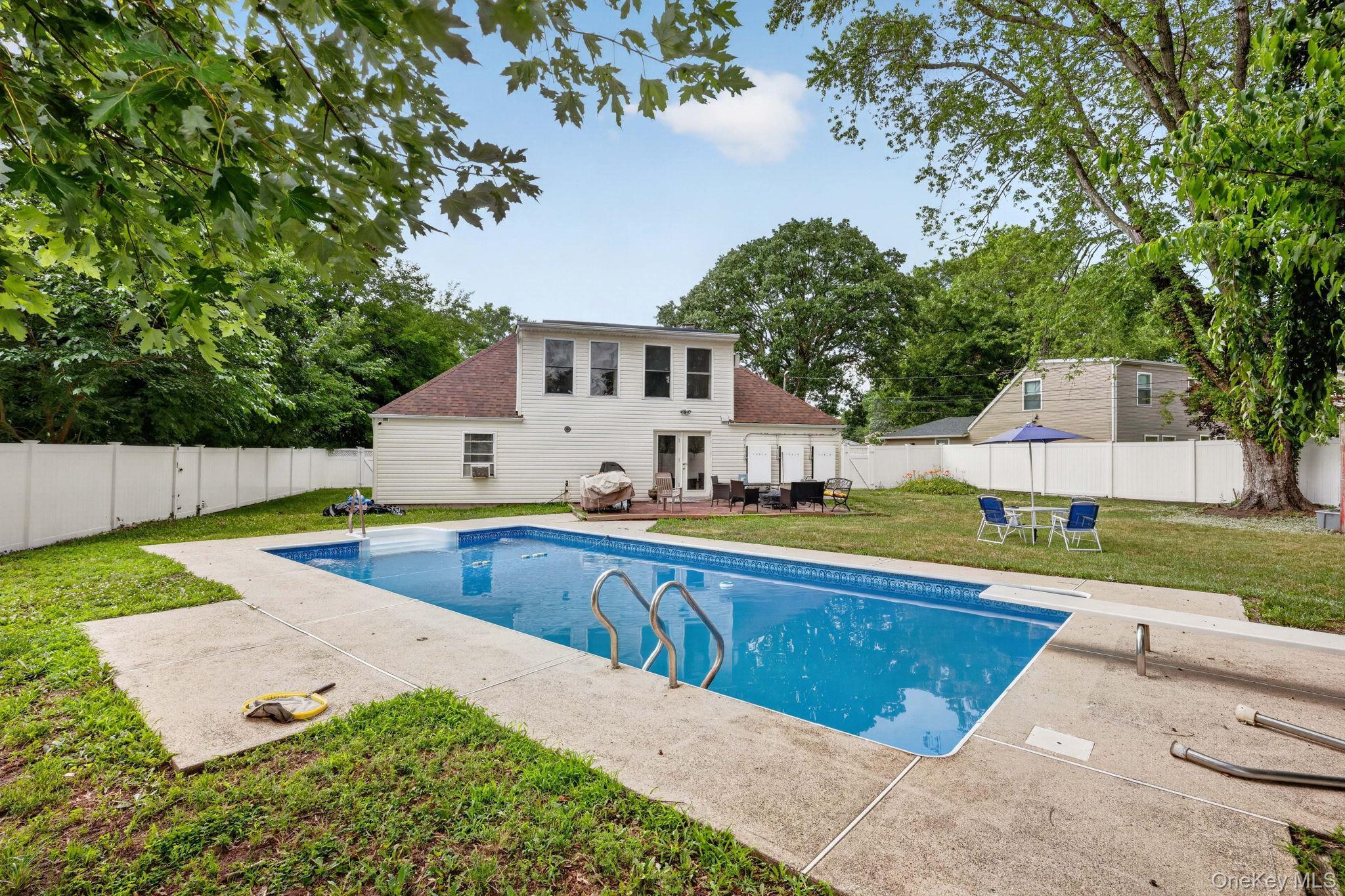 Single Family S Bedford Avenue Suffolk County, NY 11749, MLS-1026148-15