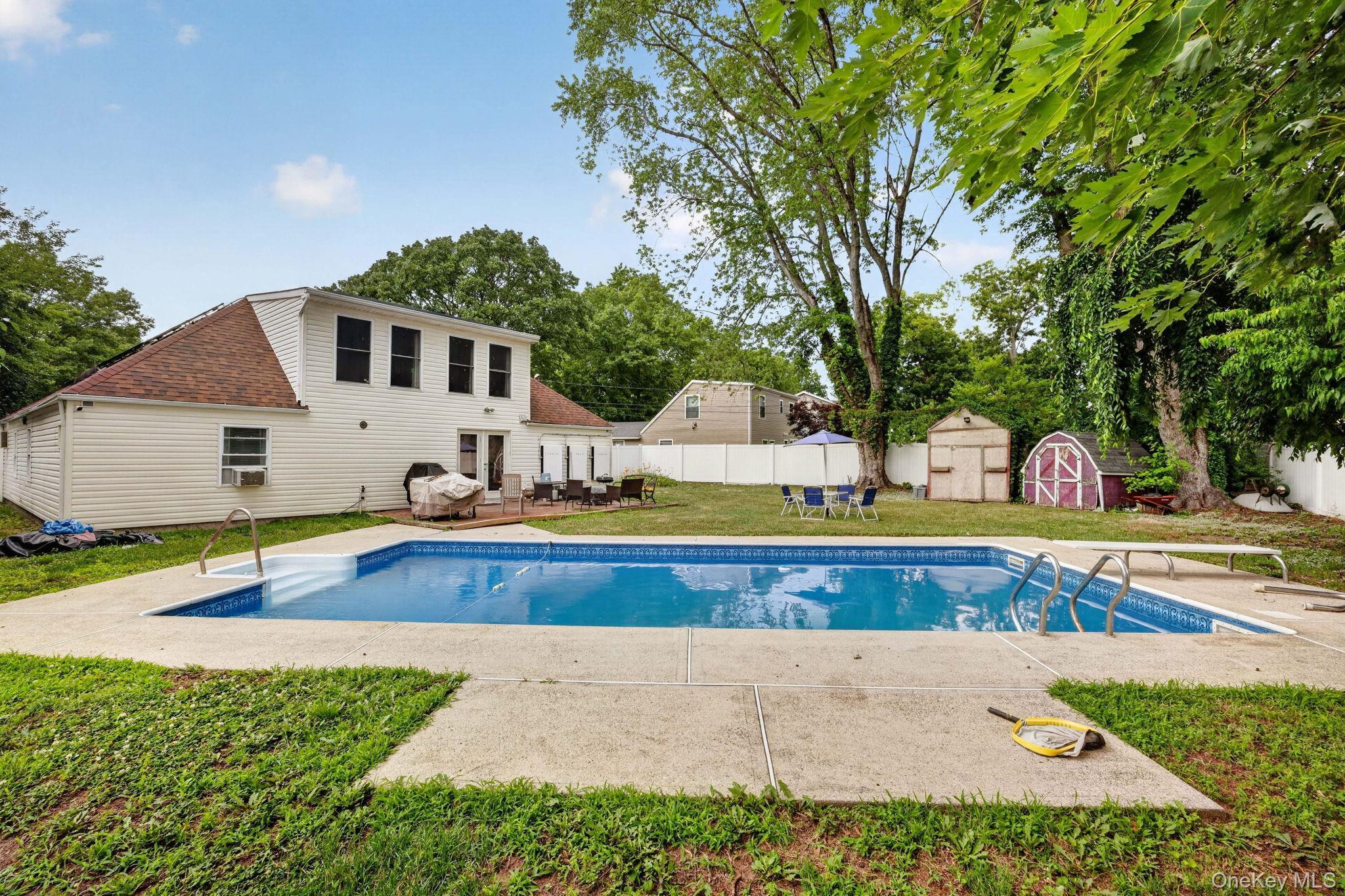 Single Family S Bedford Avenue Suffolk County, NY 11749, MLS-1026148-17