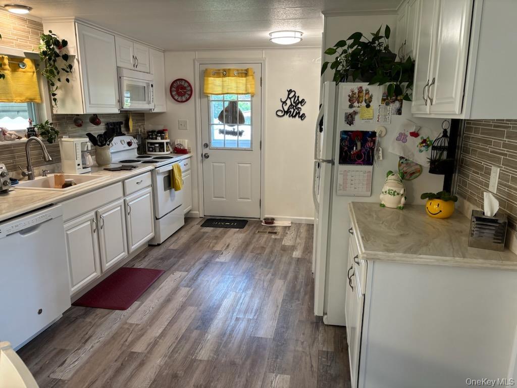 Single Family Old Country Rd  Suffolk County, NY 11901, MLS-1026192-13