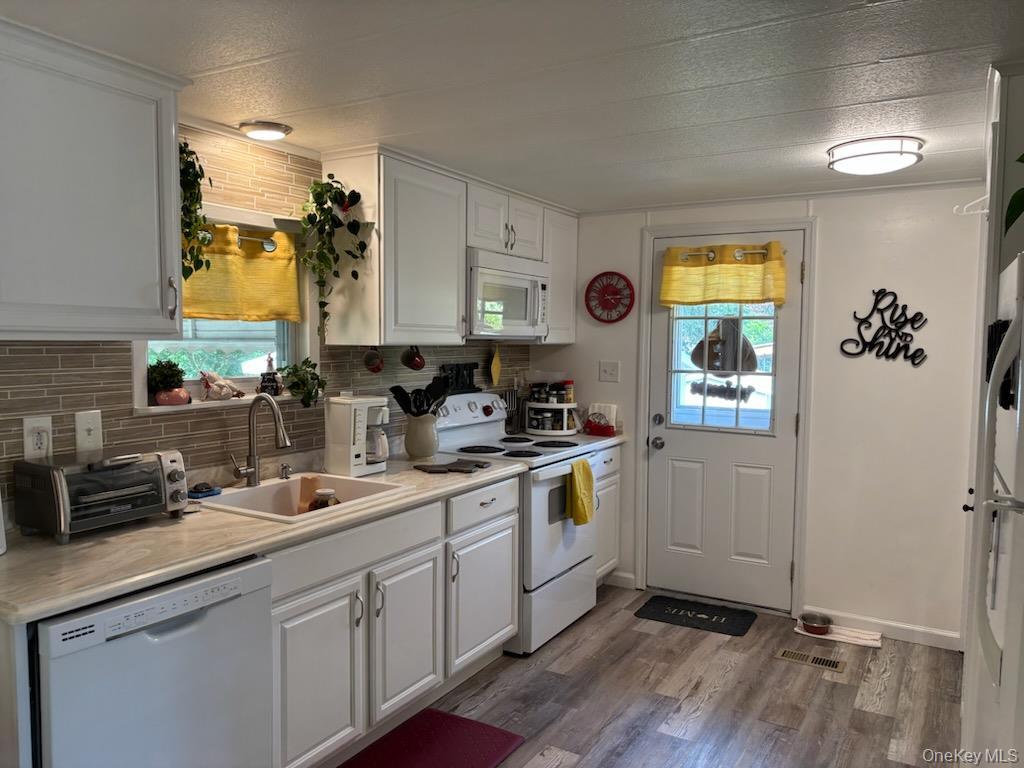 Single Family Old Country Rd  Suffolk County, NY 11901, MLS-1026192-14