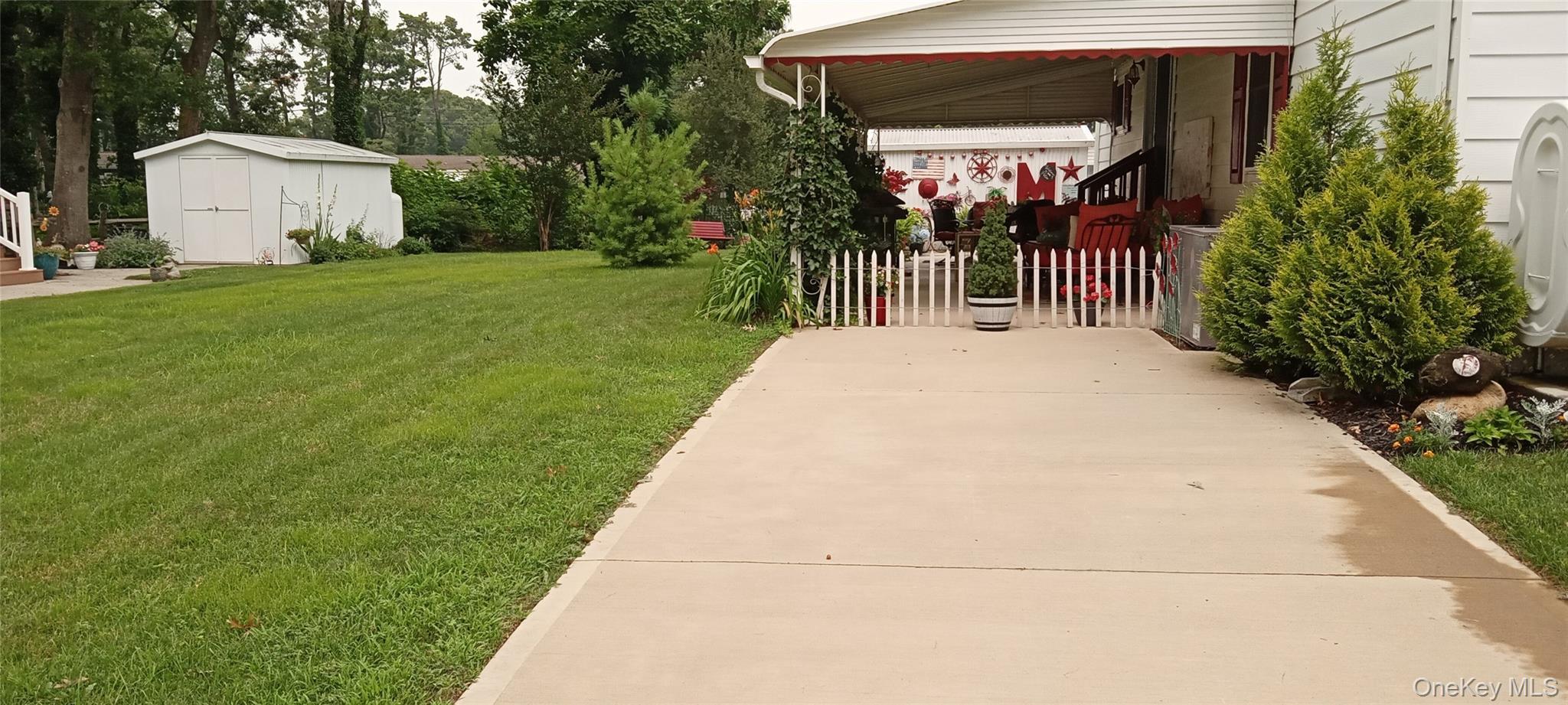 Single Family Old Country Rd  Suffolk County, NY 11901, MLS-1026192-5