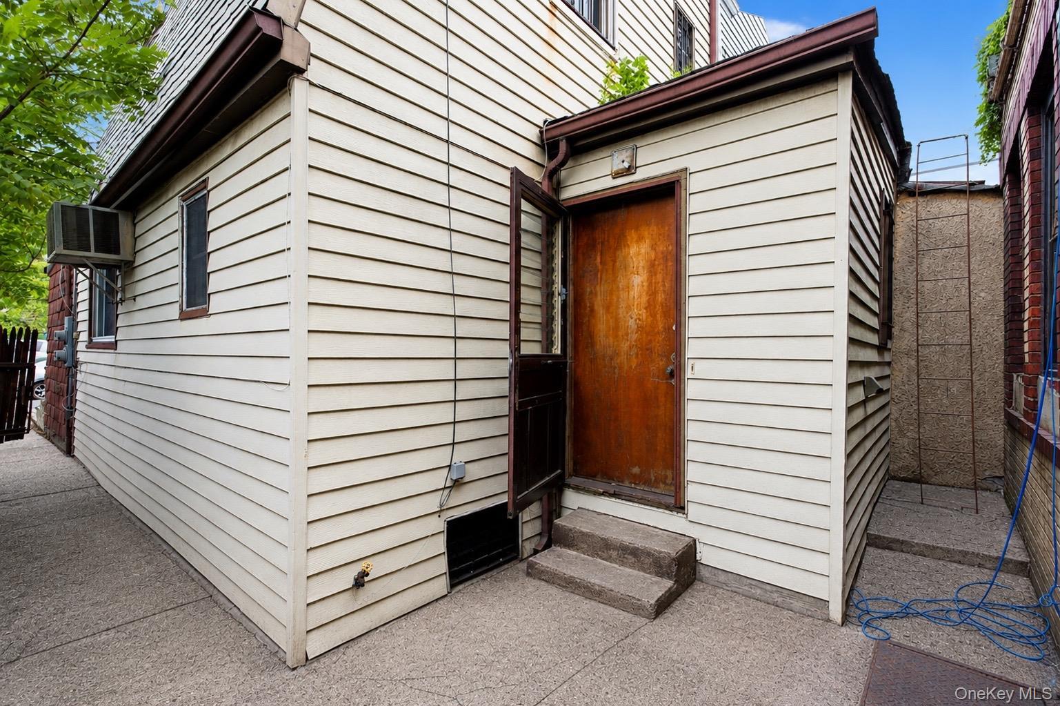 Single Family Utica Avenue  Brooklyn, NY 11234, MLS-1026198-4