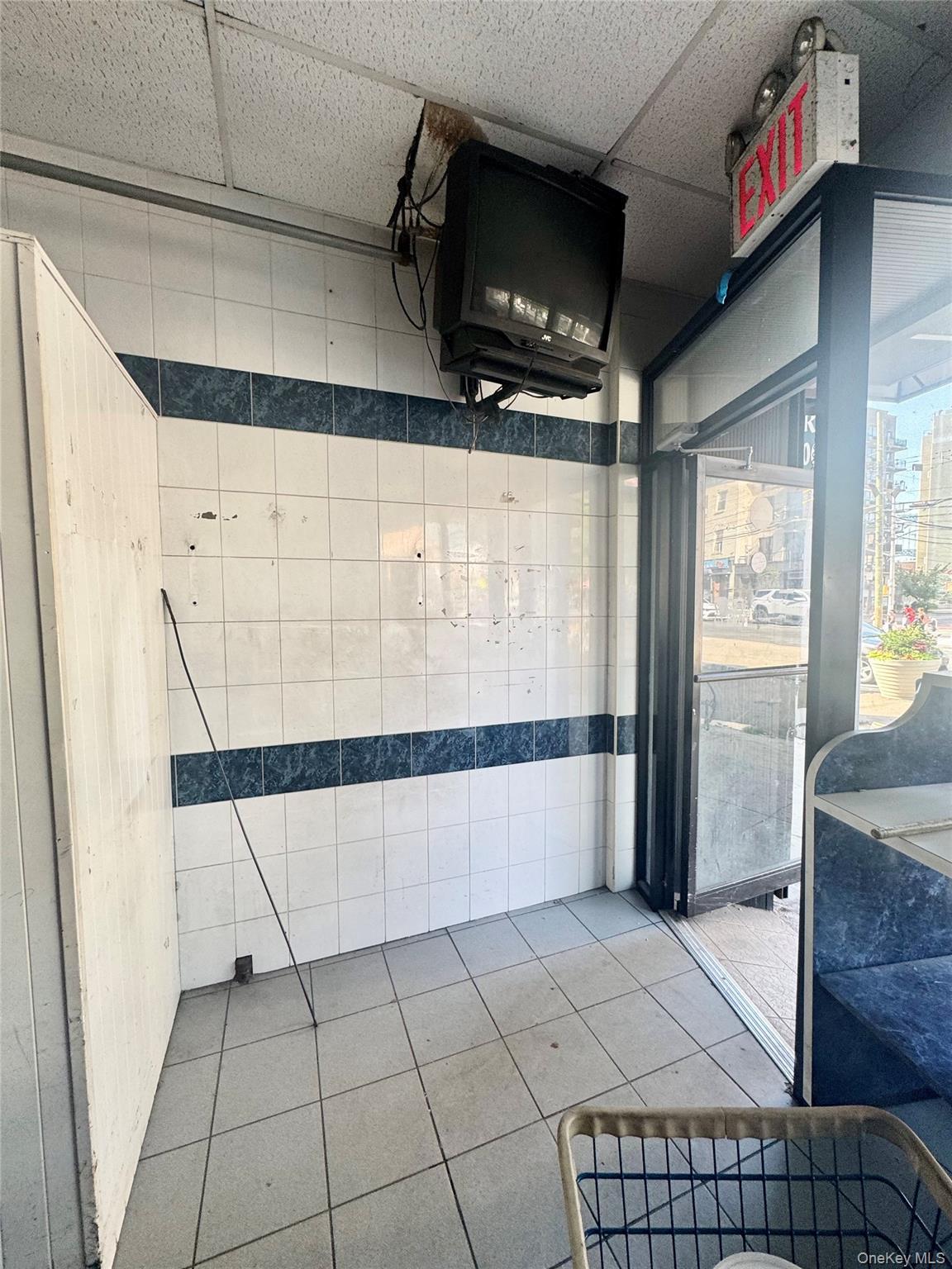 Commercial Lease Newtown Avenue  Queens, NY 11102, MLS-1026214-2