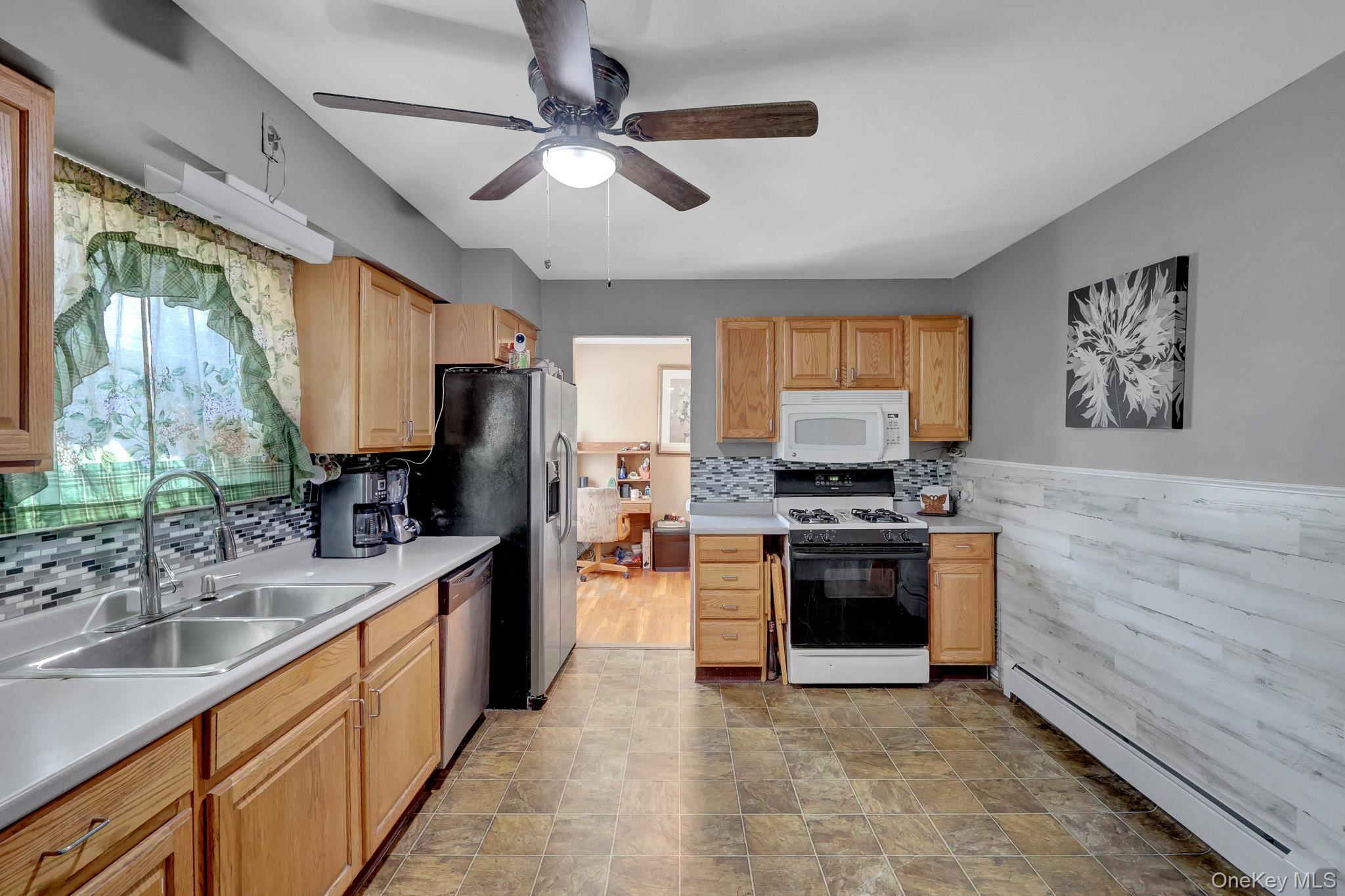 Single Family Madison Avenue  Suffolk County, NY 11717, MLS-1026218-10