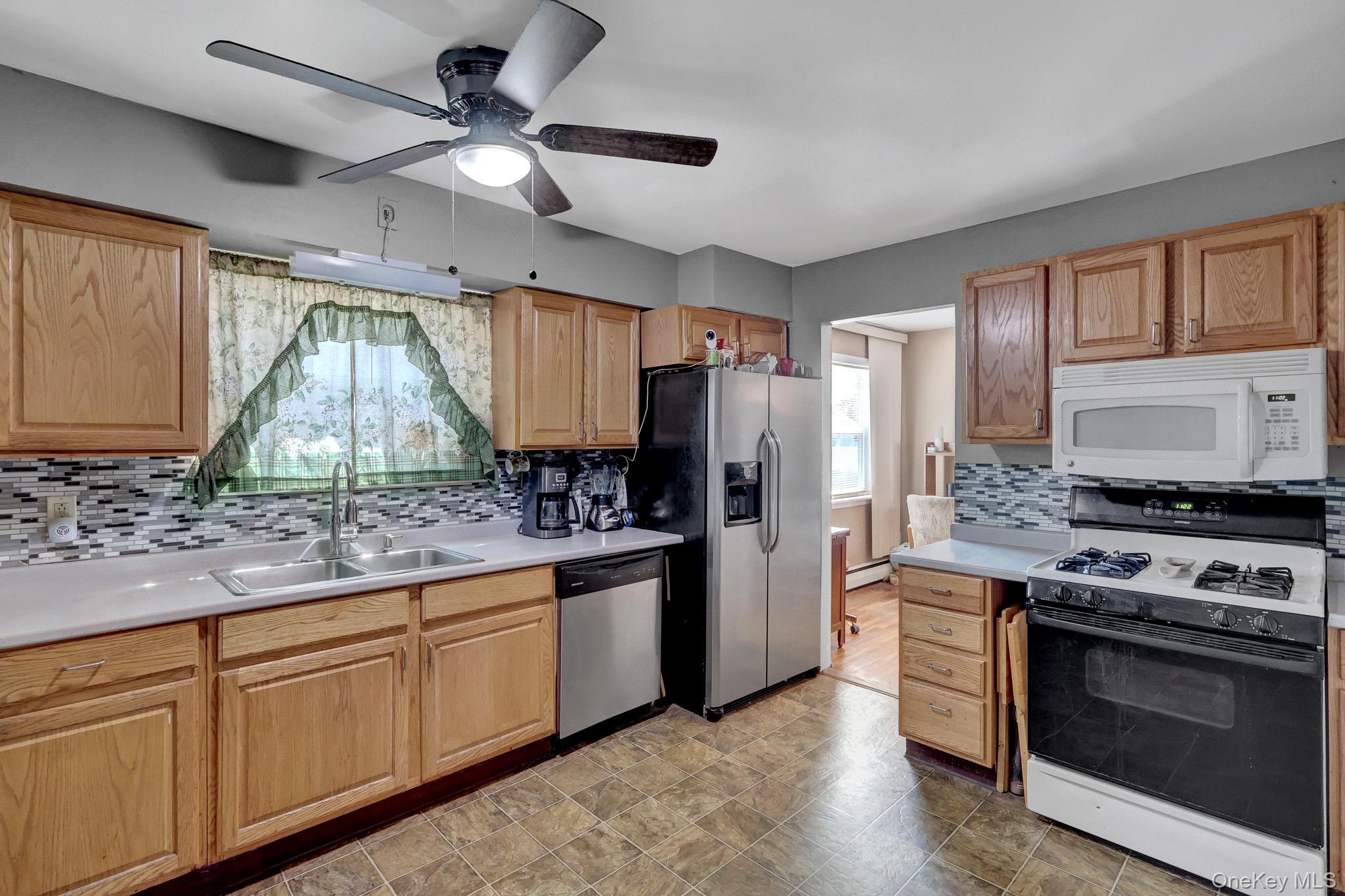 Single Family Madison Avenue  Suffolk County, NY 11717, MLS-1026218-9