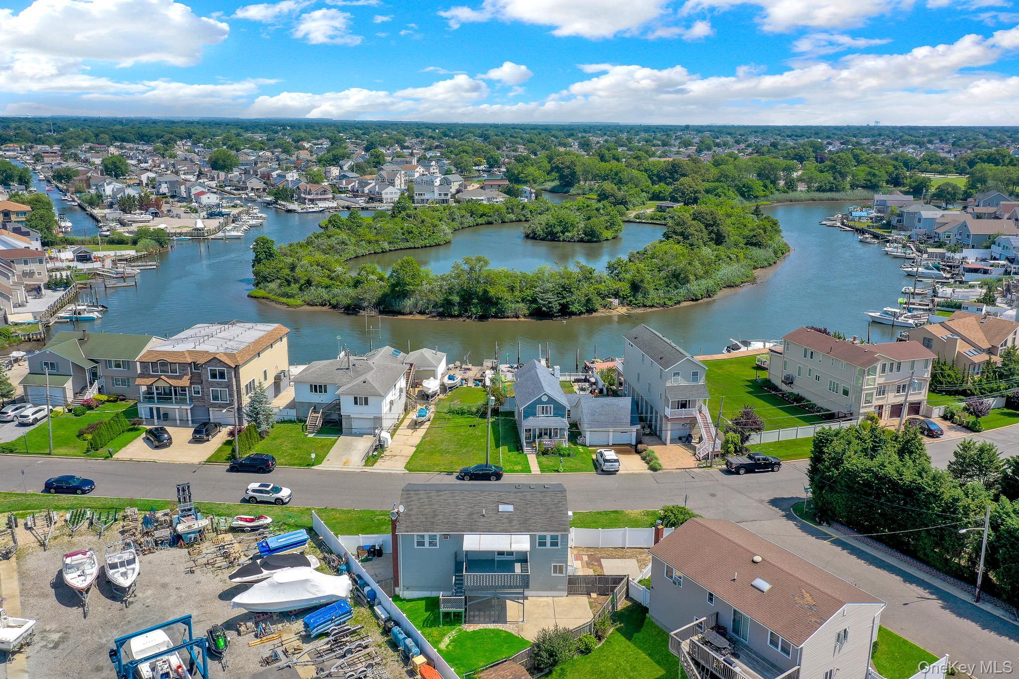 Single Family Somerset Drive Nassau County, NY 11783, MLS-1026219-32