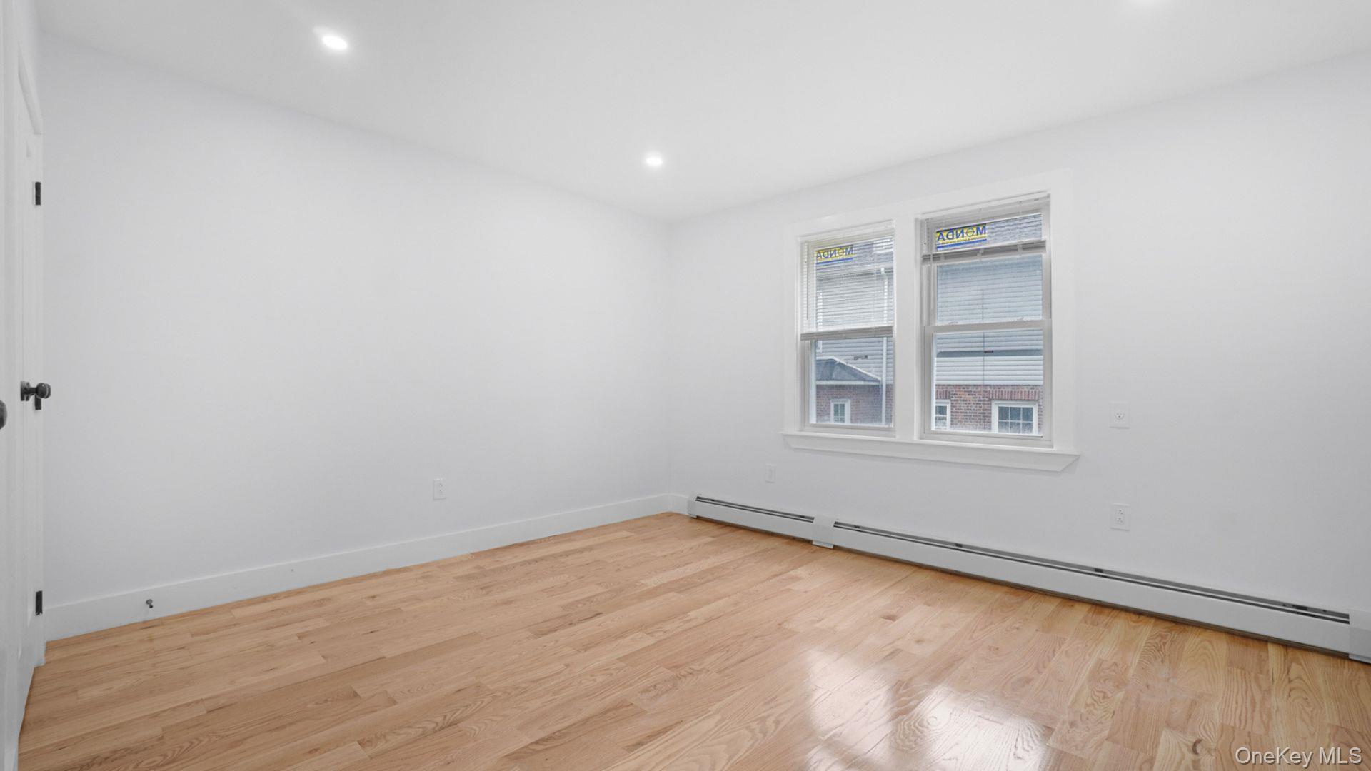 Single Family Hammersley Avenue Bronx, NY 10469, MLS-1026313-11