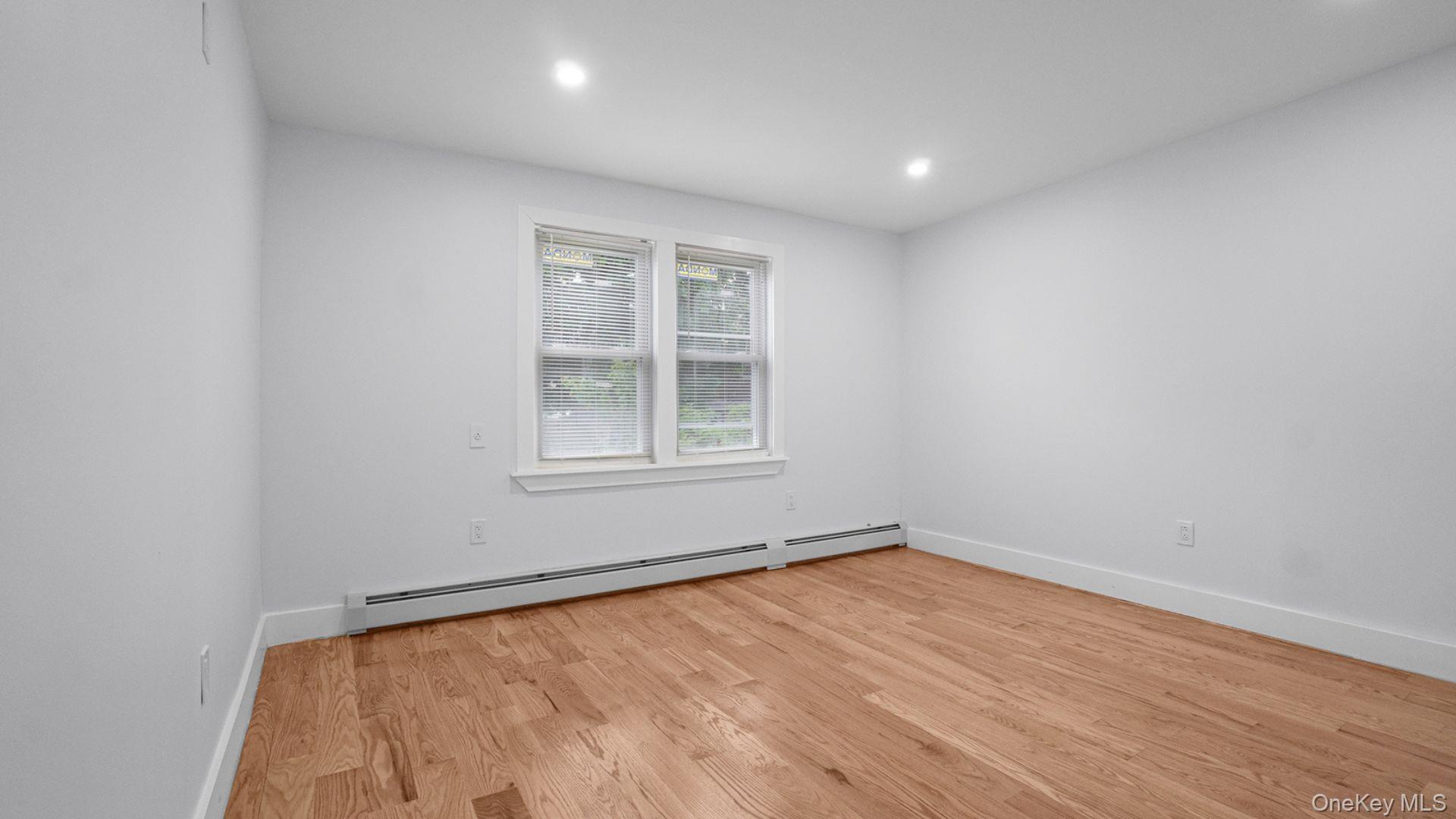 Single Family Hammersley Avenue Bronx, NY 10469, MLS-1026313-12