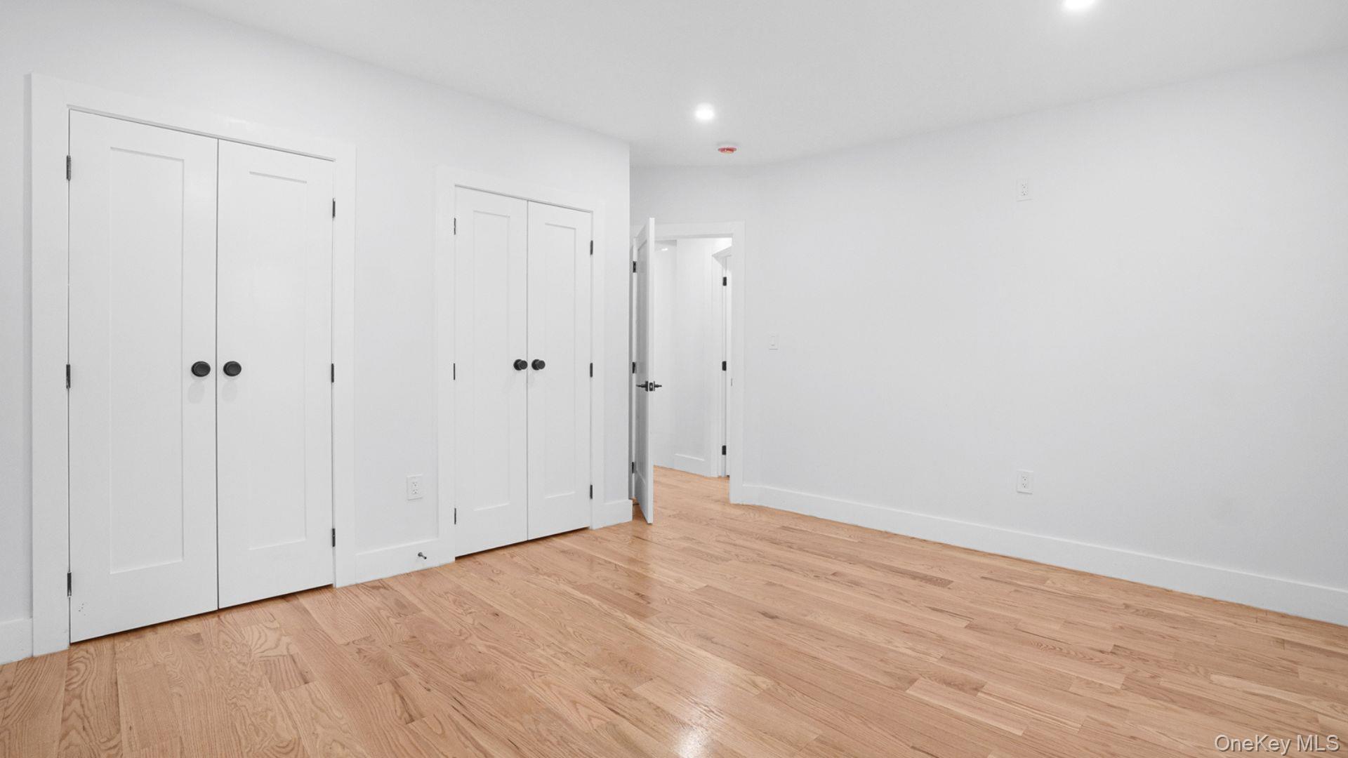 Single Family Hammersley Avenue Bronx, NY 10469, MLS-1026313-13