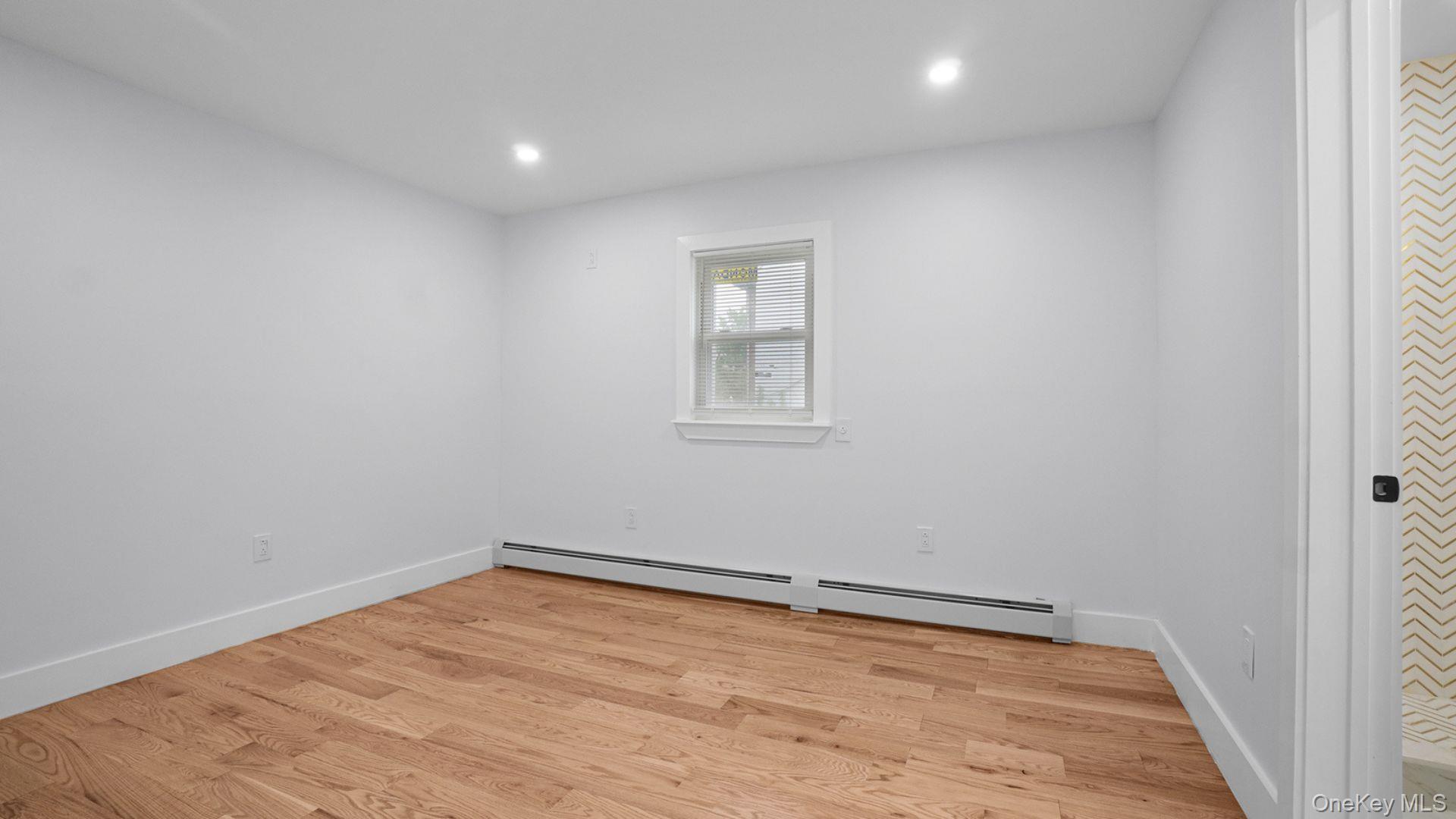 Single Family Hammersley Avenue Bronx, NY 10469, MLS-1026313-14