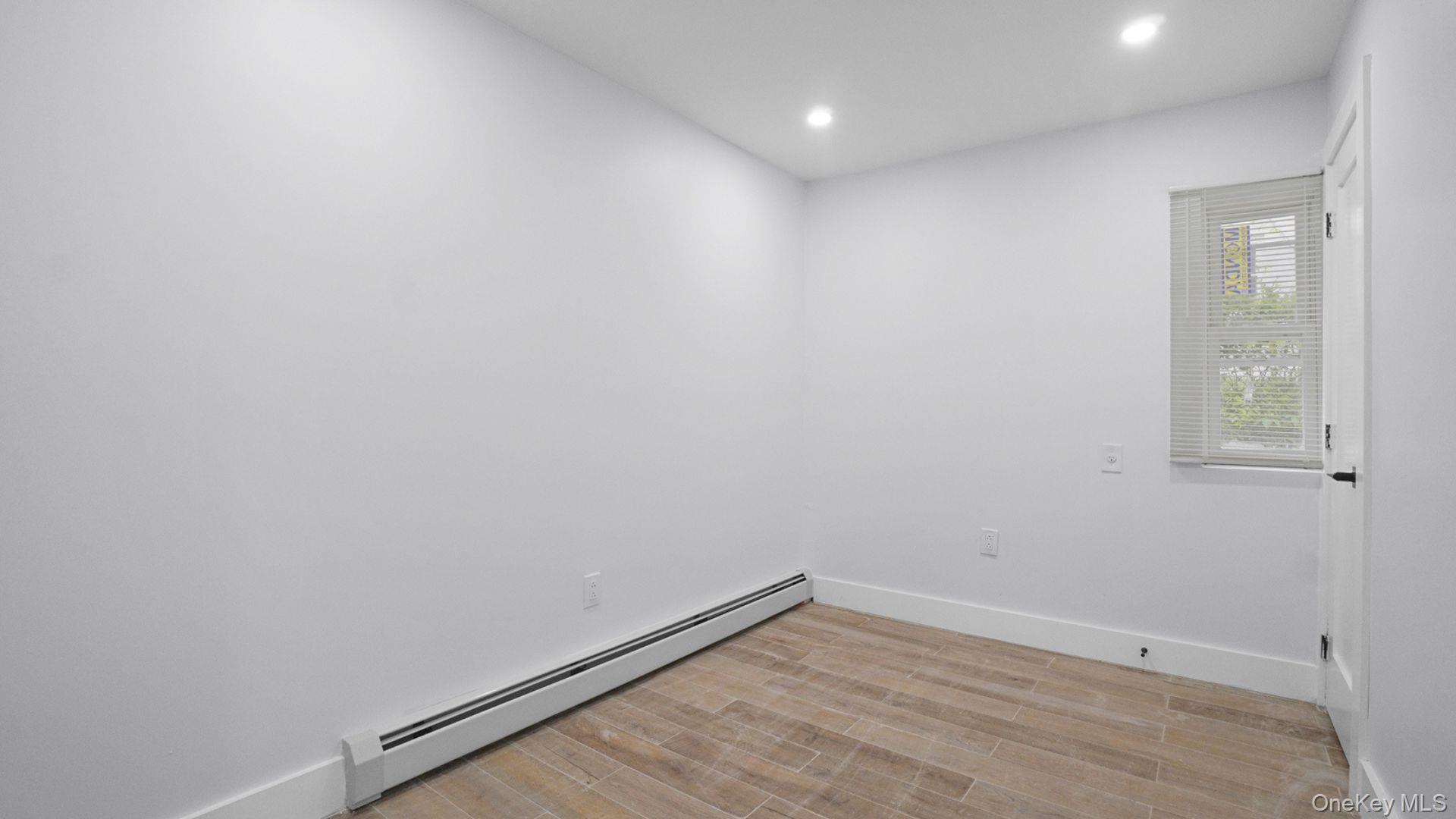 Single Family Hammersley Avenue Bronx, NY 10469, MLS-1026313-18