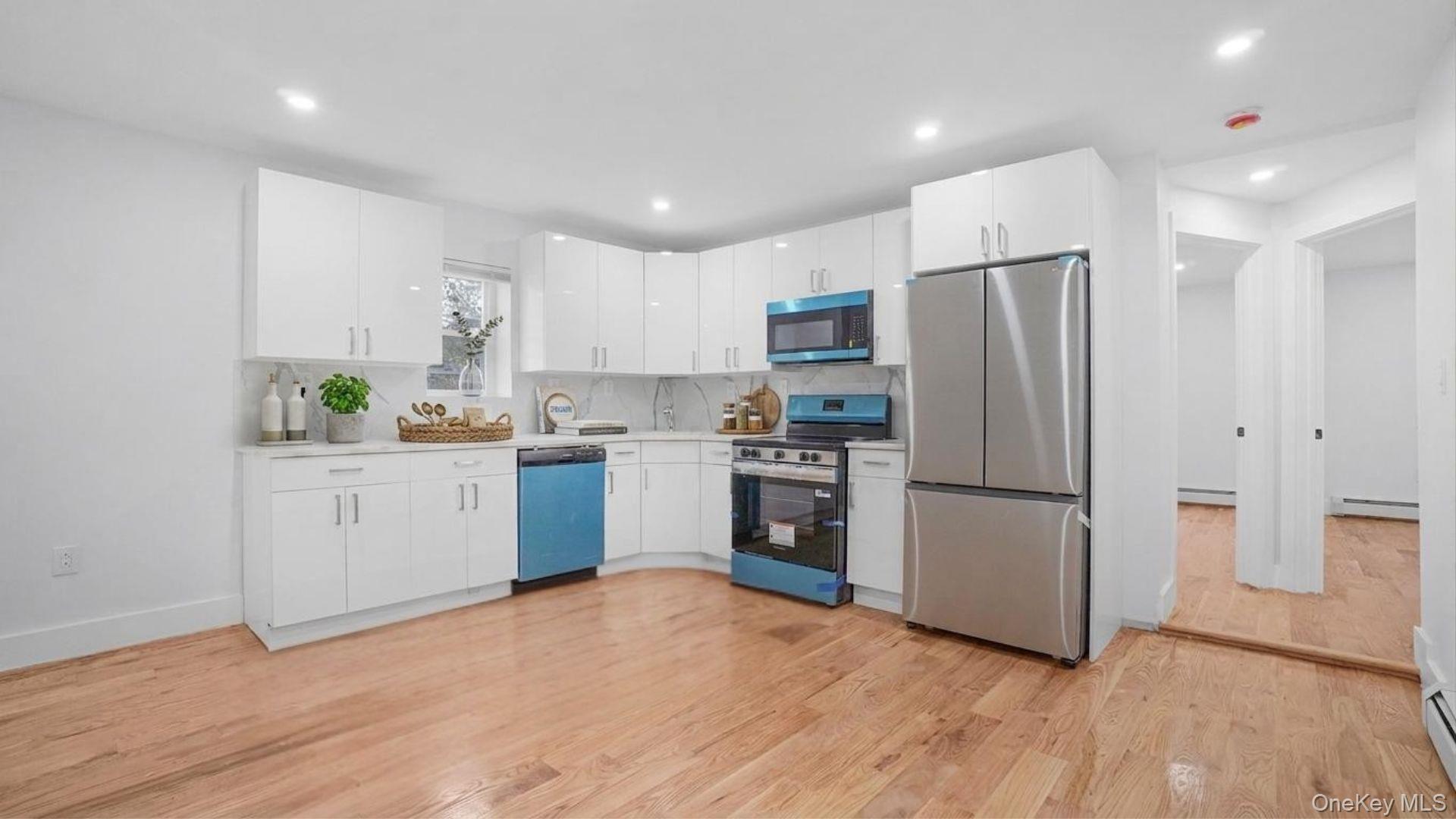 Single Family Hammersley Avenue Bronx, NY 10469, MLS-1026313-3